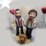 cake topper sposi unioni civili con cane e palloncino. Fatto a mano, su vostre indicazioni